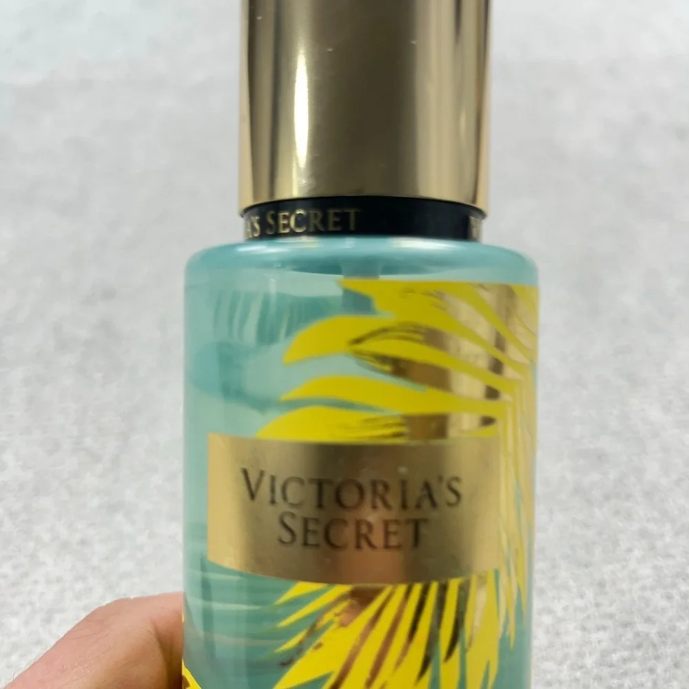 Victorias Secret includes item